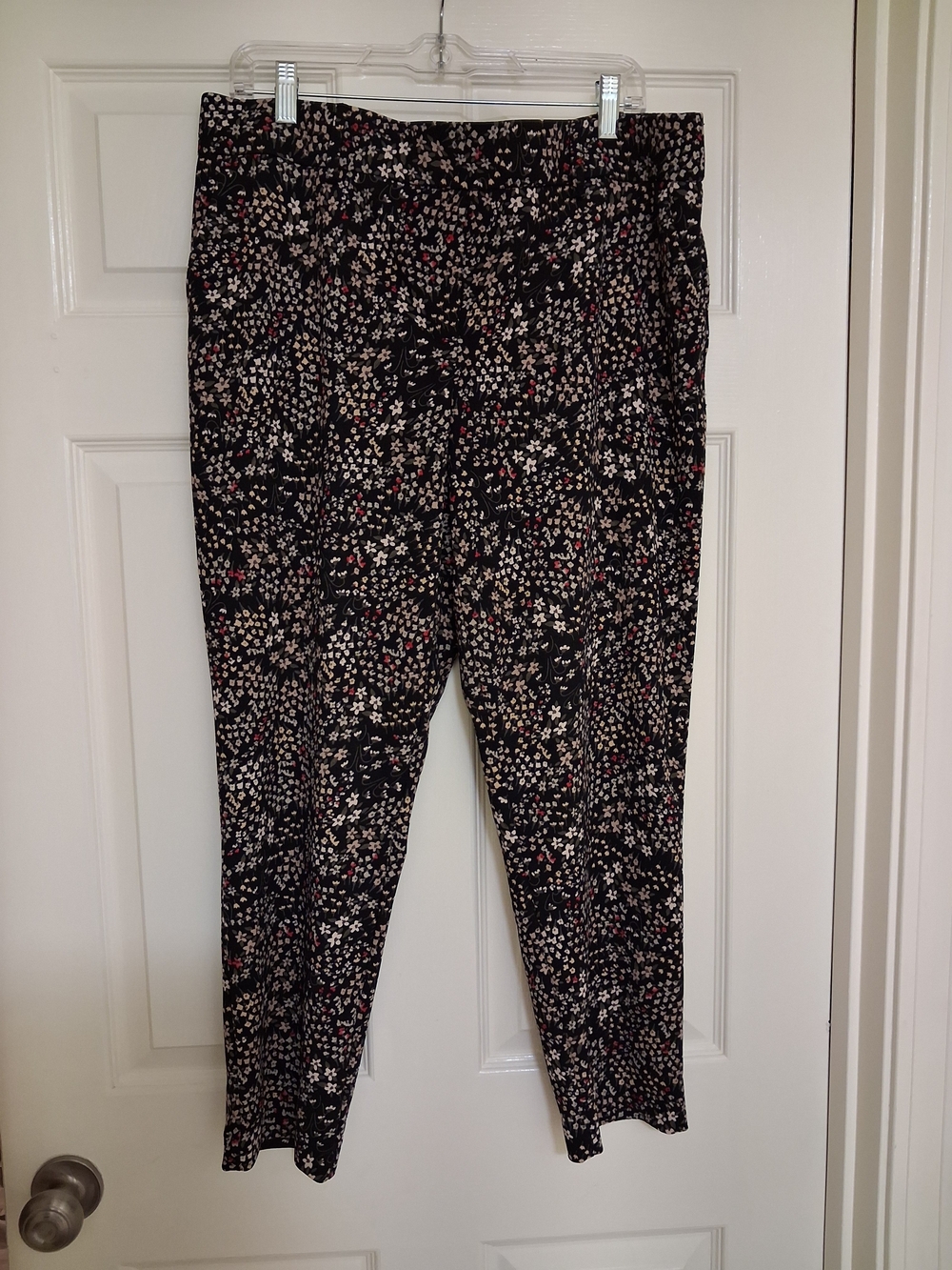 Jules & Leopold Black Floral Cropped Stretch Pants with Red & White Accents